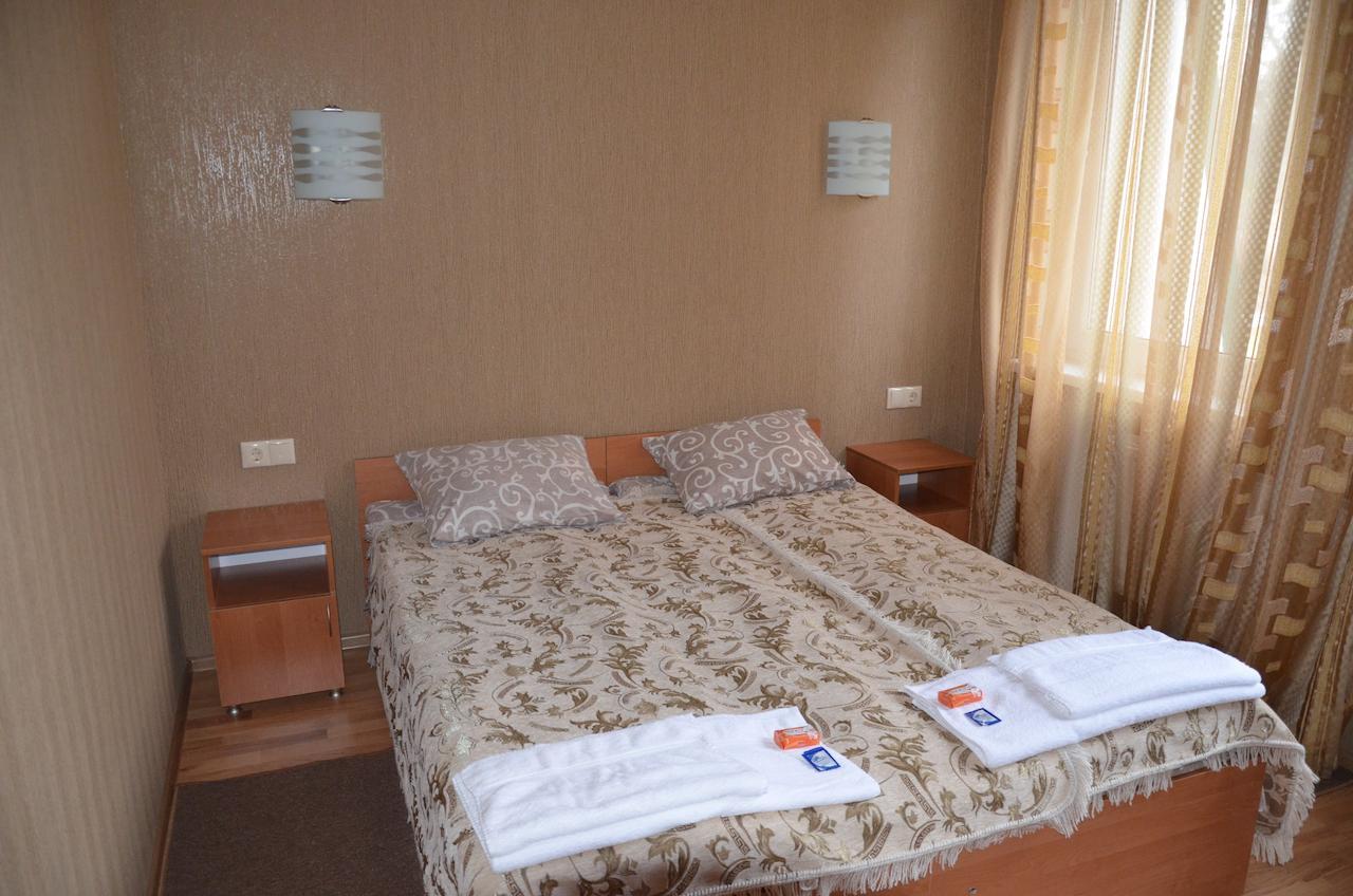 Atlant Hotel Ostroh Habitación foto